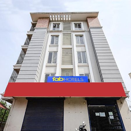 Fabexpress Fen Breeze Hotel Siruseri Kültér fotó